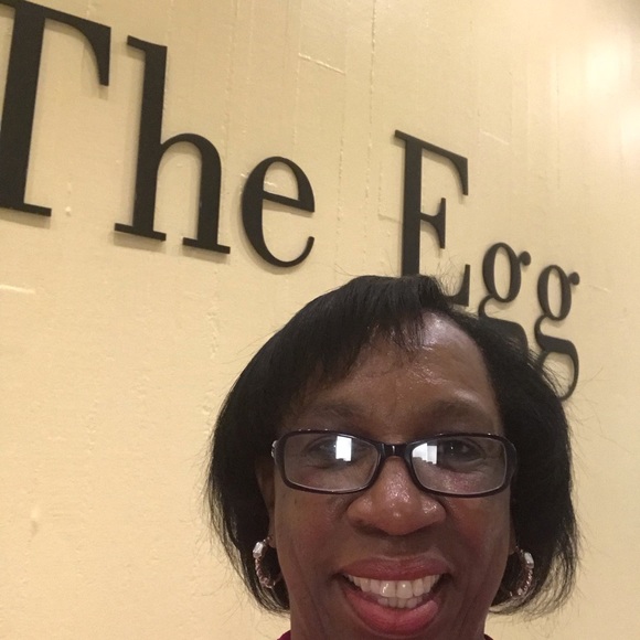 Meet your Posher, Sharon - Picture 2 of 2